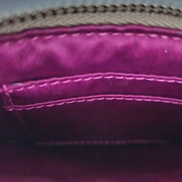 LADIES COACH GOLD LEATHER WRISTLET WITH TOP ZIPPER CLOSURE - Picture 4 of 5